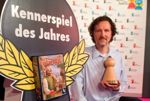 Spielerfinder Rüdiger Dorn hat mit seinem Spiel Istanbul den Kennerpreis 2014 gewonnen! (Bild: dpa)