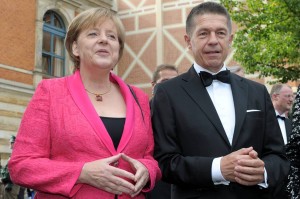 ARCHIV - Bundeskanzlerin Angela Merkel und ihr Mann Joachim Sauer (Bild: dpa)