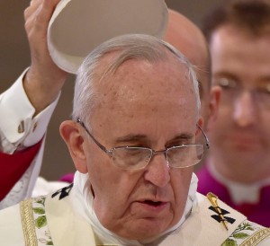 Der Papst Franziskus nimmt seine Mütze nur manchmal ab. (Foto: dpa)