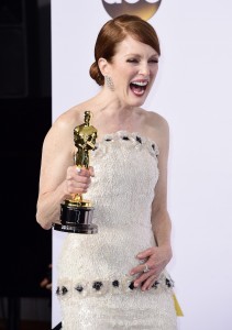 Die freut sich aber! Und das zu Recht. Juliane Moore hat den Oscar als beste Hauptdarstellerin bekommen. (Foto: dpa) 
