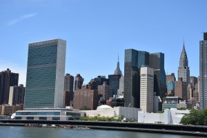 In dem hohen Gebäude auf der linken Seite sind die Vereinten Nationen zu Hause. (Foto: dpa)