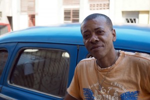  José düst mit einem alten Auto durch Kuba. (Foto: dpa)