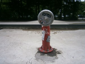 In der Mitte der Anlage steht ein Hydrant, der an New York erinnern soll. (Foto: Jona) 